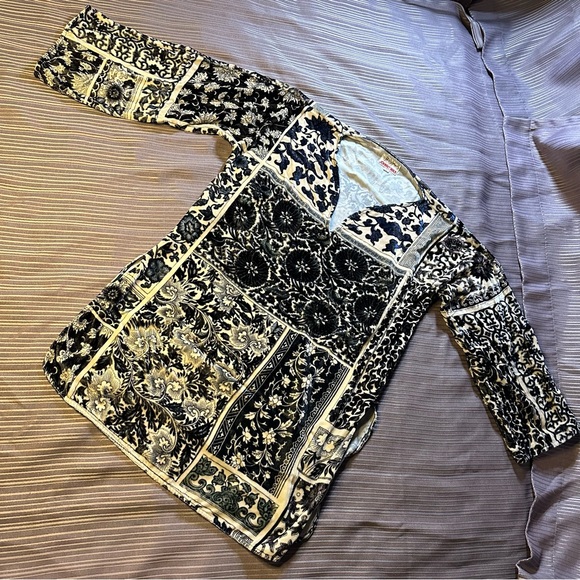 Johnny Was velvet tunic top cream and navy // small - Picture 4 of 15
